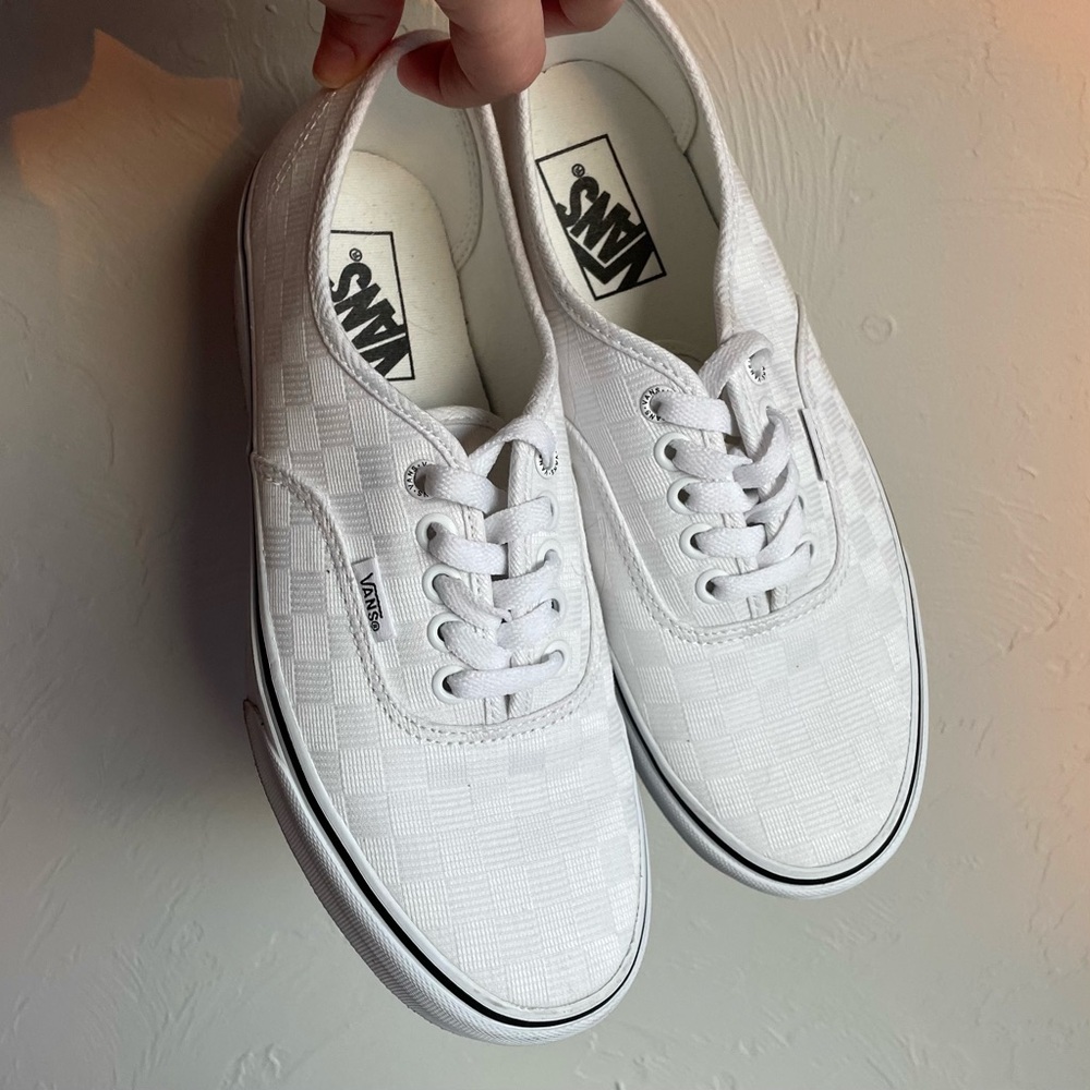 monochrome checkered van’s